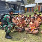 Tingkatkan Motivasi Belajar dan Daya Tahan Tubuh Anak, Satgas YR 142/KJ Ajak Minum Susu AlAnak-Anak di Wilayah Penugasan*