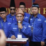 Ketua Partai Demokrat " Deni Victoria SH. MSi " Serahkan Langsung 30 Bacaleg ke KPU