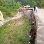 Akibat Perubahan Cuaca Jalan Menuju Desa Kasai Kecamatan Sungai Rotan Longsor