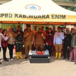 Dandim Muara Enim Tinjau dan Pantau Karhutla di Desa Sukamaju Kecamatan Sungai Rotan